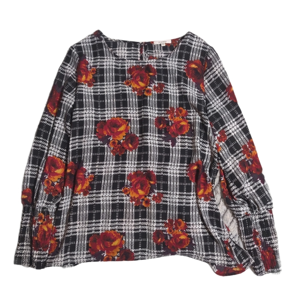 Pleione small sheer top cinched back